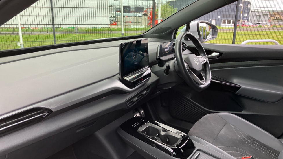 Volkswagen ID.5 150kW Max Pro Performance 77kWh 5dr Auto Electric Coupe - Image 2