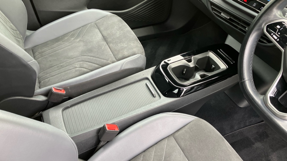 Volkswagen ID.5 150kW Max Pro Performance 77kWh 5dr Auto Electric Coupe - Image 14