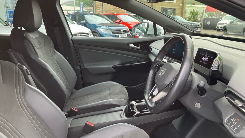 Volkswagen ID.5 150kW Max Pro Performance 77kWh 5dr Auto Electric Coupe - Image 15