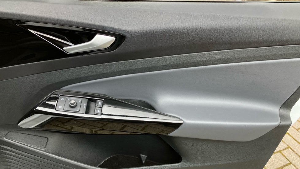 Volkswagen ID.5 150kW Max Pro Performance 77kWh 5dr Auto Electric Coupe - Image 19