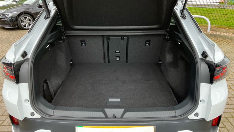 Volkswagen ID.5 150kW Max Pro Performance 77kWh 5dr Auto Electric Coupe - Image 20