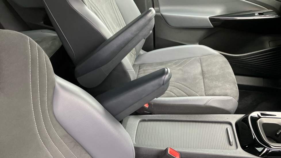 Volkswagen ID.5 150kW Max Pro Performance 77kWh 5dr Auto Electric Coupe - Image 29