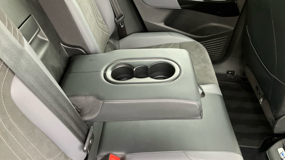 Volkswagen ID.5 150kW Max Pro Performance 77kWh 5dr Auto Electric Coupe - Image 31