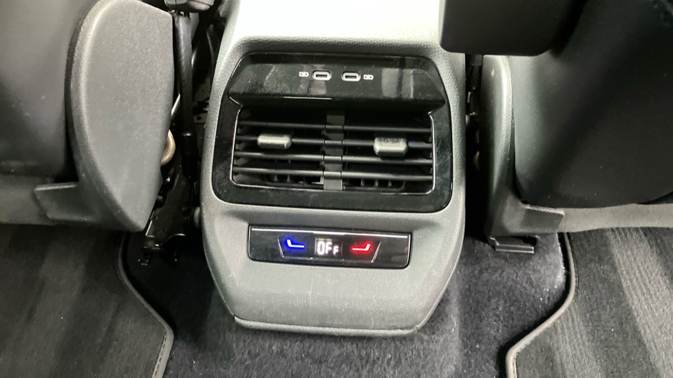 Volkswagen ID.5 150kW Max Pro Performance 77kWh 5dr Auto Electric Coupe - Image 32
