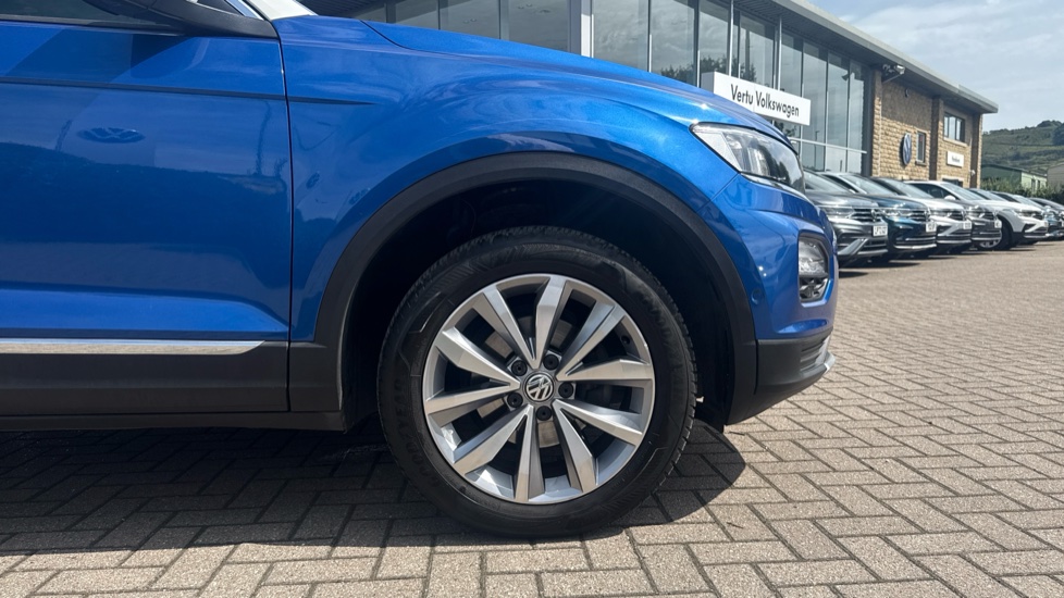 Volkswagen T-Roc 1.5 TSI EVO Design 5dr DSG Petrol Hatchback - Image 5