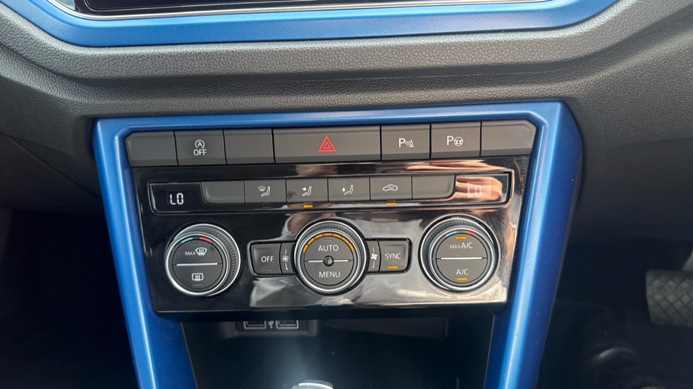 Volkswagen T-Roc 1.5 TSI EVO Design 5dr DSG Petrol Hatchback - Image 13