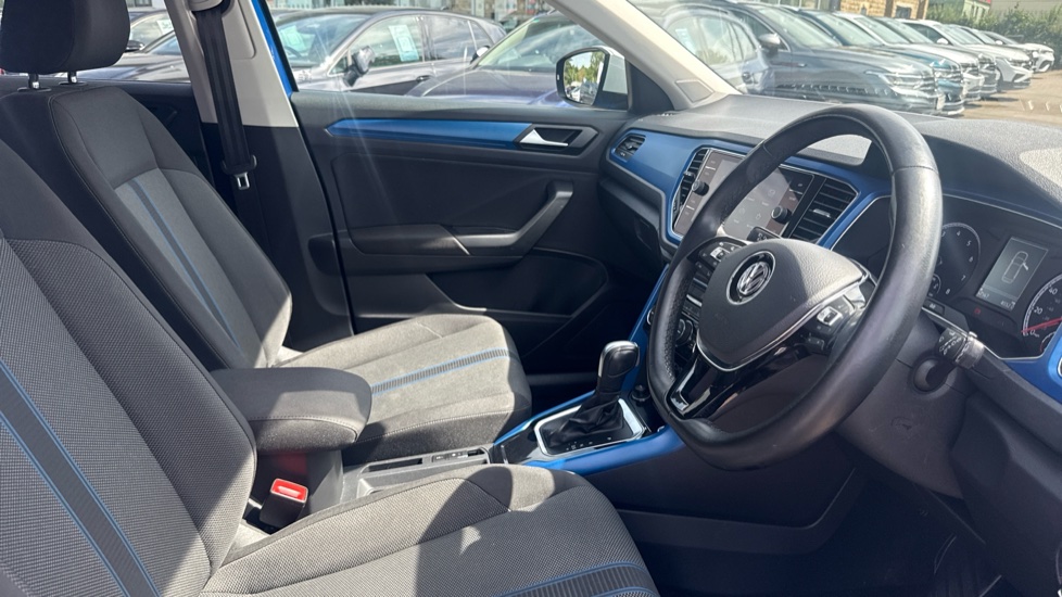 Volkswagen T-Roc 1.5 TSI EVO Design 5dr DSG Petrol Hatchback - Image 15