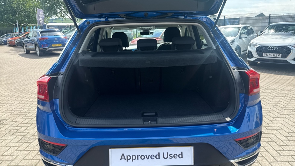 Volkswagen T-Roc 1.5 TSI EVO Design 5dr DSG Petrol Hatchback - Image 20