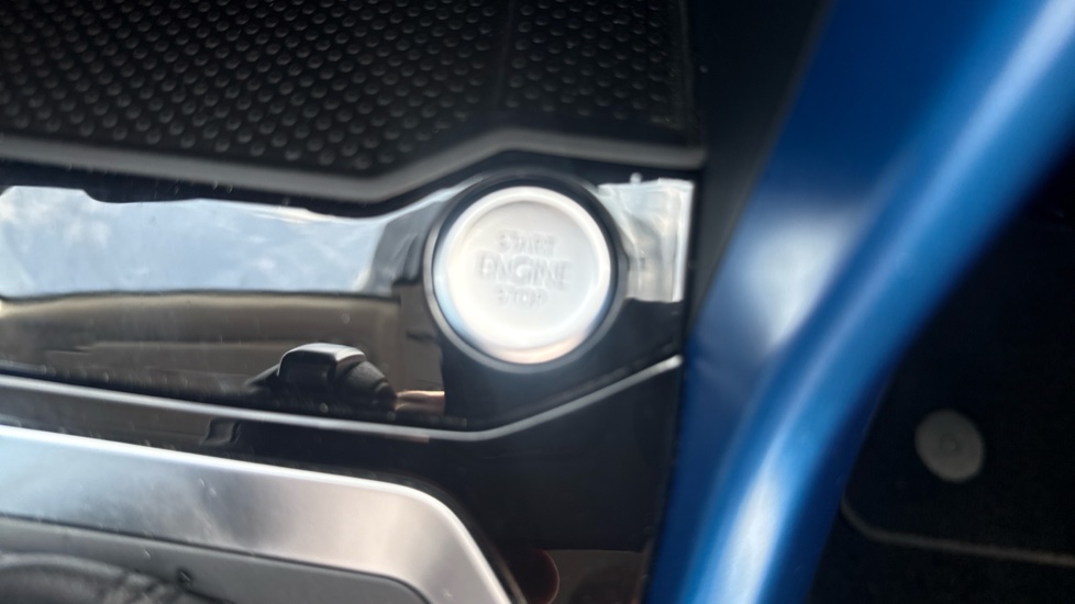 Volkswagen T-Roc 1.5 TSI EVO Design 5dr DSG Petrol Hatchback - Image 26