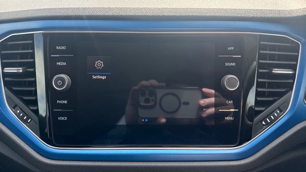 Volkswagen T-Roc 1.5 TSI EVO Design 5dr DSG Petrol Hatchback - Image 31