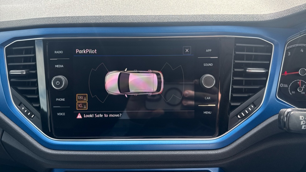 Volkswagen T-Roc 1.5 TSI EVO Design 5dr DSG Petrol Hatchback - Image 33