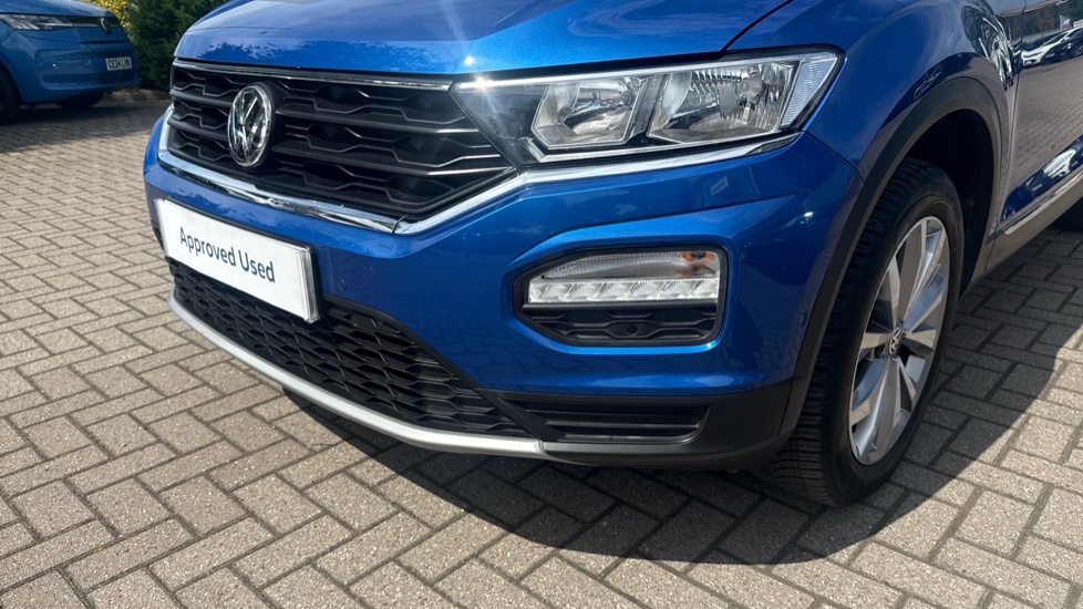 Volkswagen T-Roc 1.5 TSI EVO Design 5dr DSG Petrol Hatchback - Image 42