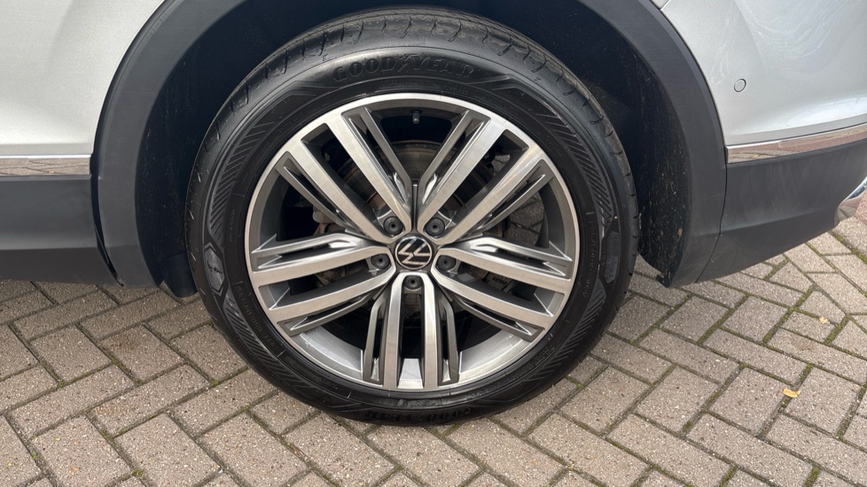 Volkswagen Tiguan 1.5 TSI 150 Elegance 5dr DSG Petrol Estate - Image 37
