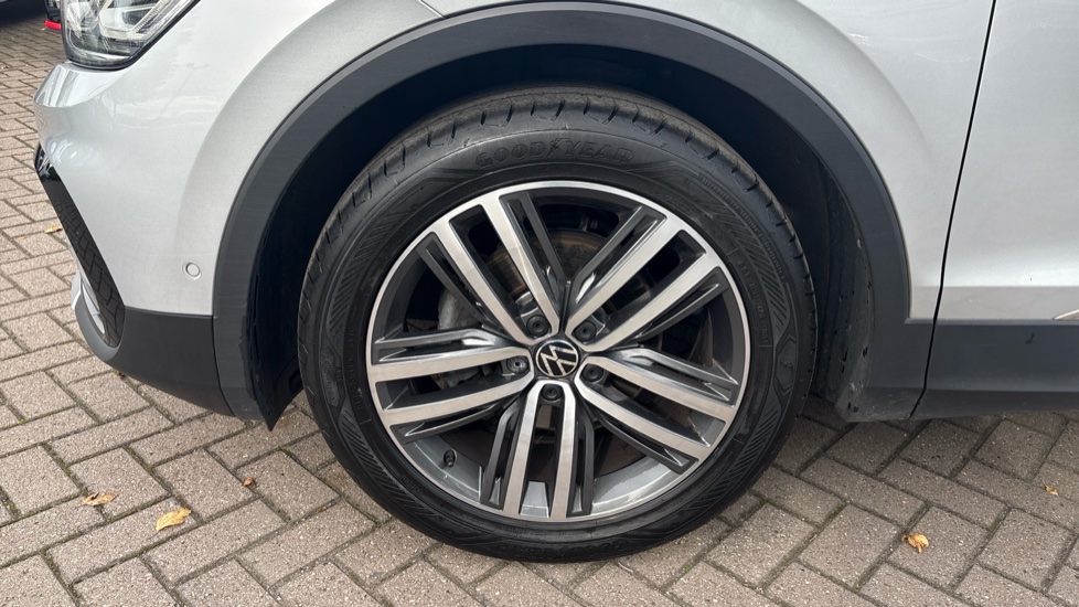 Volkswagen Tiguan 1.5 TSI 150 Elegance 5dr DSG Petrol Estate - Image 38