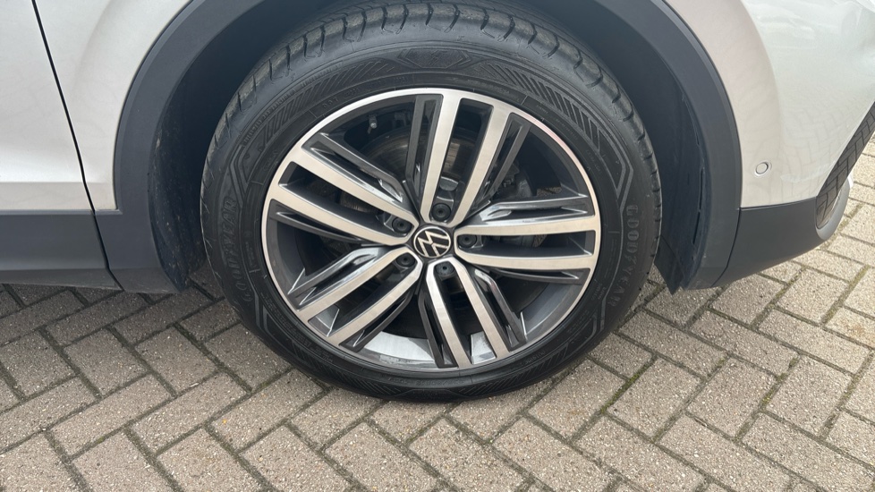 Volkswagen Tiguan 1.5 TSI 150 Elegance 5dr DSG Petrol Estate - Image 42