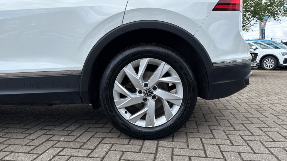 Volkswagen Tiguan 1.5 TSI 150 Life 5dr Petrol Estate - Image 5