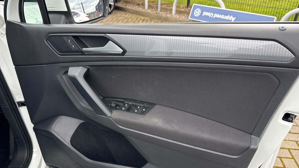 Volkswagen Tiguan 1.5 TSI 150 Life 5dr Petrol Estate - Image 19