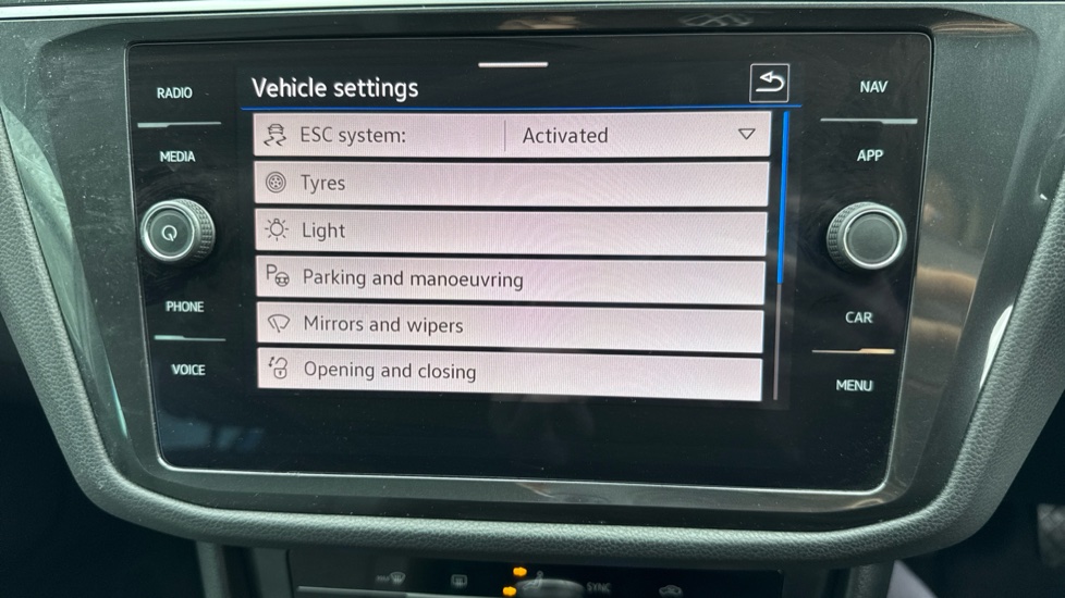 Volkswagen Tiguan 1.5 TSI 150 Life 5dr Petrol Estate - Image 45