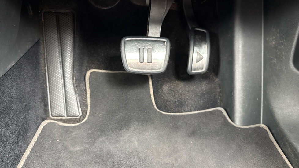 Volkswagen ID.5 128kW Style Pro 77kWh 5dr Auto Electric Coupe - Image 31
