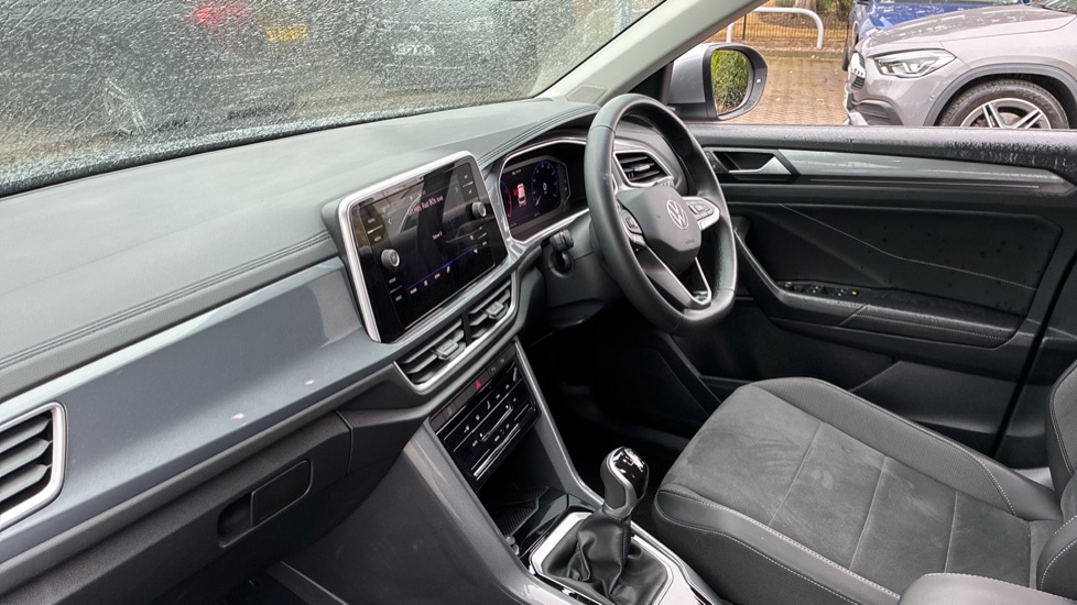 Volkswagen T-Roc 1.5 TSI Style 5dr Petrol Hatchback - Image 2