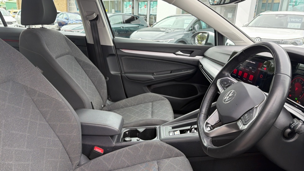 Volkswagen Golf 1.5 eTSI 150 Life 5dr DSG Petrol Hatchback - Image 15