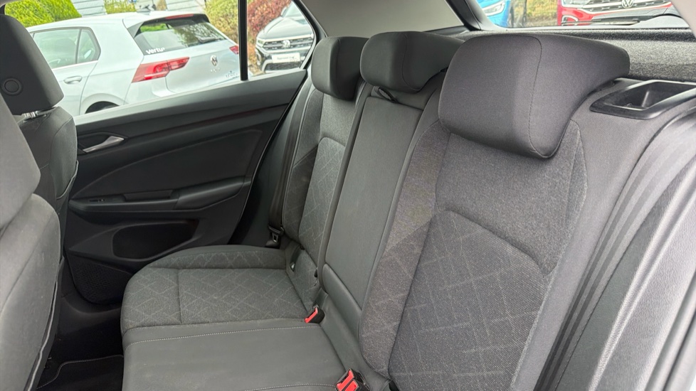 Volkswagen Golf 1.5 eTSI 150 Life 5dr DSG Petrol Hatchback - Image 16