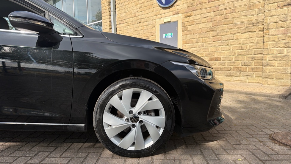 Volkswagen Golf 1.5 eTSI 150 Style 5dr DSG Petrol Hatchback - Image 5