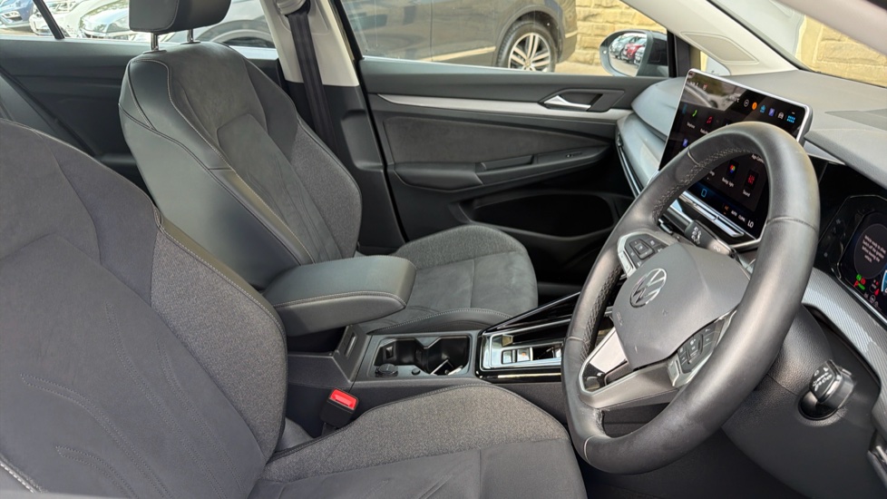 Volkswagen Golf 1.5 eTSI 150 Style 5dr DSG Petrol Hatchback - Image 15