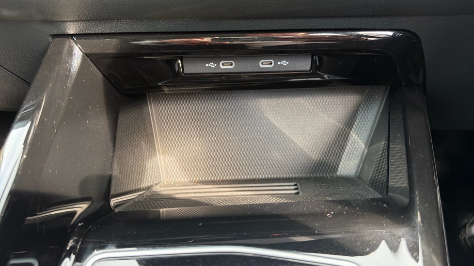 Volkswagen Golf 1.5 eTSI 150 Style 5dr DSG Petrol Hatchback - Image 22