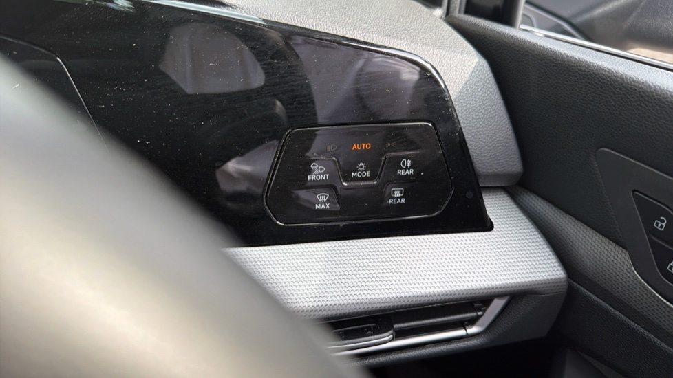 Volkswagen Golf 1.5 eTSI 150 Style 5dr DSG Petrol Hatchback - Image 25