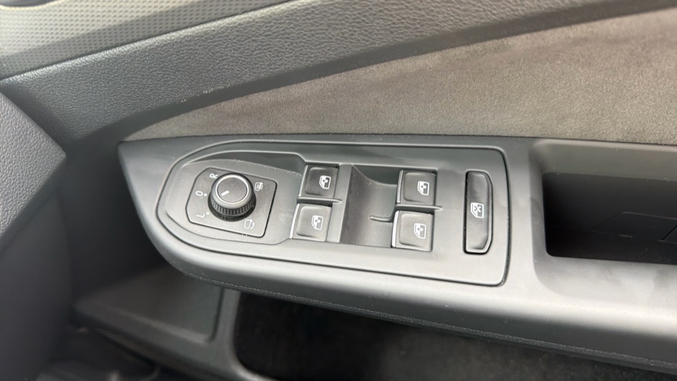 Volkswagen Golf 1.5 eTSI 150 Style 5dr DSG Petrol Hatchback - Image 26
