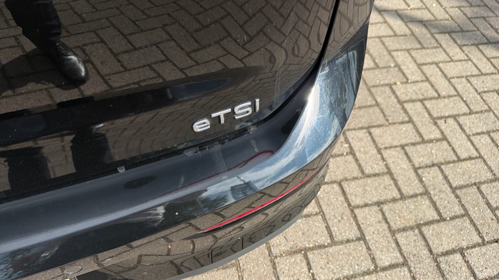 Volkswagen Golf 1.5 eTSI 150 Style 5dr DSG Petrol Hatchback - Image 33