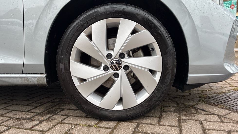 Volkswagen Golf 1.5 eTSI 150 Style 5dr DSG Petrol Hatchback - Image 5