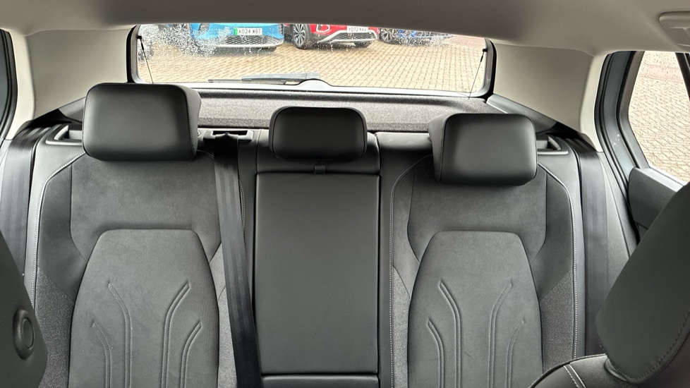 Volkswagen Golf 1.5 eTSI 150 Style 5dr DSG Petrol Hatchback - Image 16