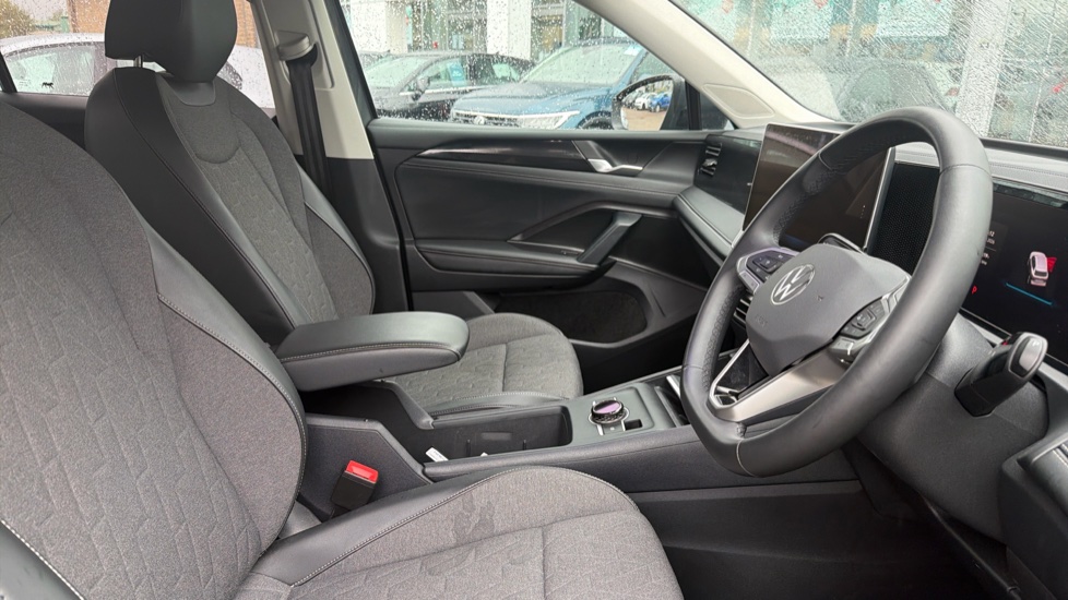 Volkswagen Tiguan 1.5 eTSI 150 Match 5dr DSG Petrol Estate - Image 15