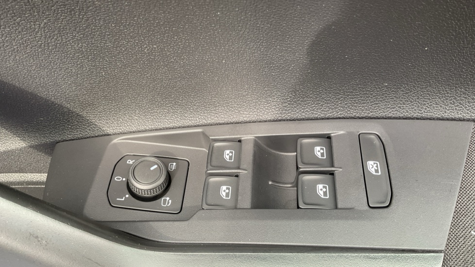 Volkswagen Taigo 1.0 TSI 110 Life 5dr DSG Petrol Hatchback - Image 45