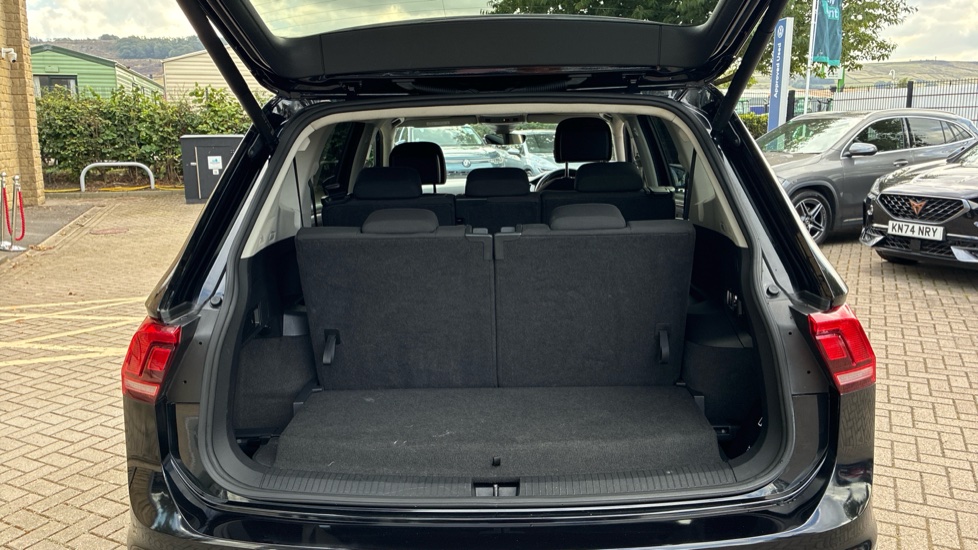 Volkswagen Tiguan Allspace 1.5 TSI Life 5dr DSG Petrol Estate - Image 20