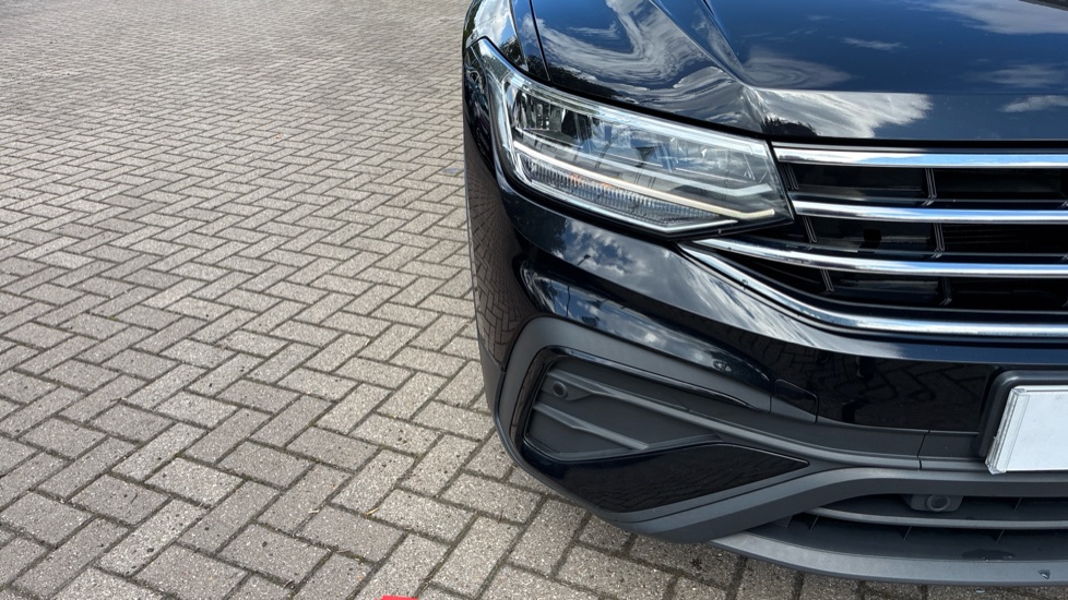 Volkswagen Tiguan Allspace 1.5 TSI Life 5dr DSG Petrol Estate - Image 39