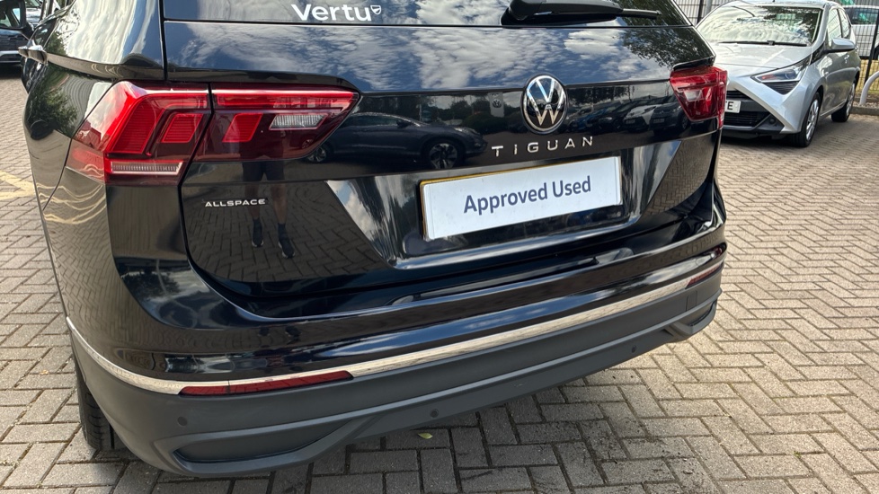 Volkswagen Tiguan Allspace 1.5 TSI Life 5dr DSG Petrol Estate - Image 41