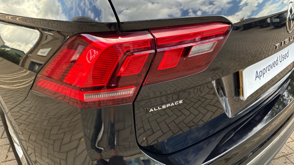 Volkswagen Tiguan Allspace 1.5 TSI Life 5dr DSG Petrol Estate - Image 43