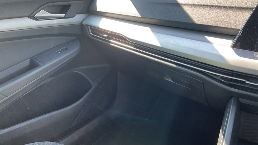 Volkswagen Golf 1.5 TSI Life 5dr Petrol Hatchback - Image 21