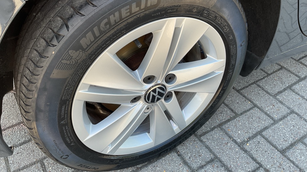 Volkswagen Golf 1.5 TSI Life 5dr Petrol Hatchback - Image 32