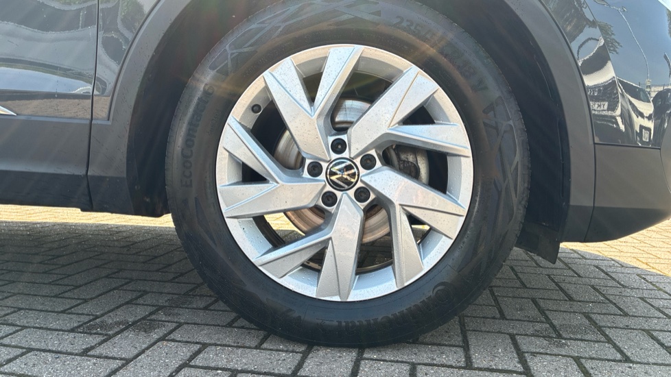 Volkswagen Tiguan 1.5 TSI 150 Life 5dr Petrol Estate - Image 5