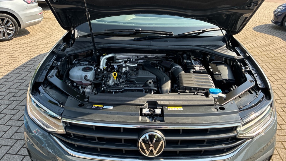 Volkswagen Tiguan 1.5 TSI 150 Life 5dr Petrol Estate - Image 32