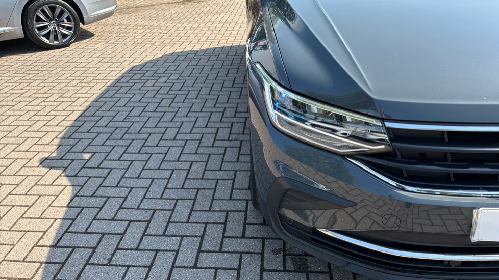 Volkswagen Tiguan 1.5 TSI 150 Life 5dr Petrol Estate - Image 33