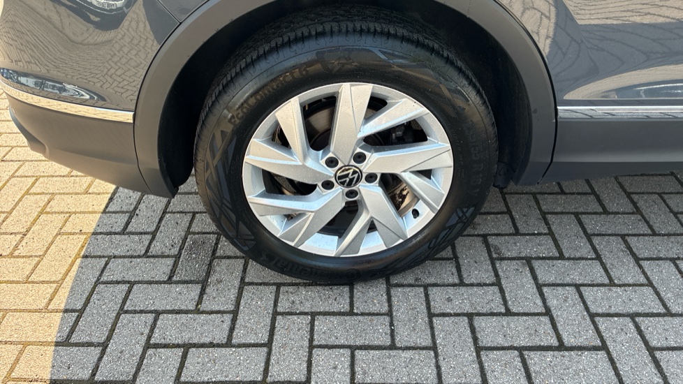 Volkswagen Tiguan 1.5 TSI 150 Life 5dr Petrol Estate - Image 42