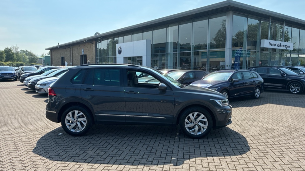 Volkswagen Tiguan 1.5 TSI 150 Life 5dr Petrol Estate - Image 43