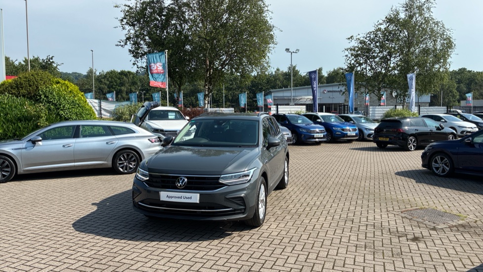 Volkswagen Tiguan 1.5 TSI 150 Life 5dr Petrol Estate - Image 44