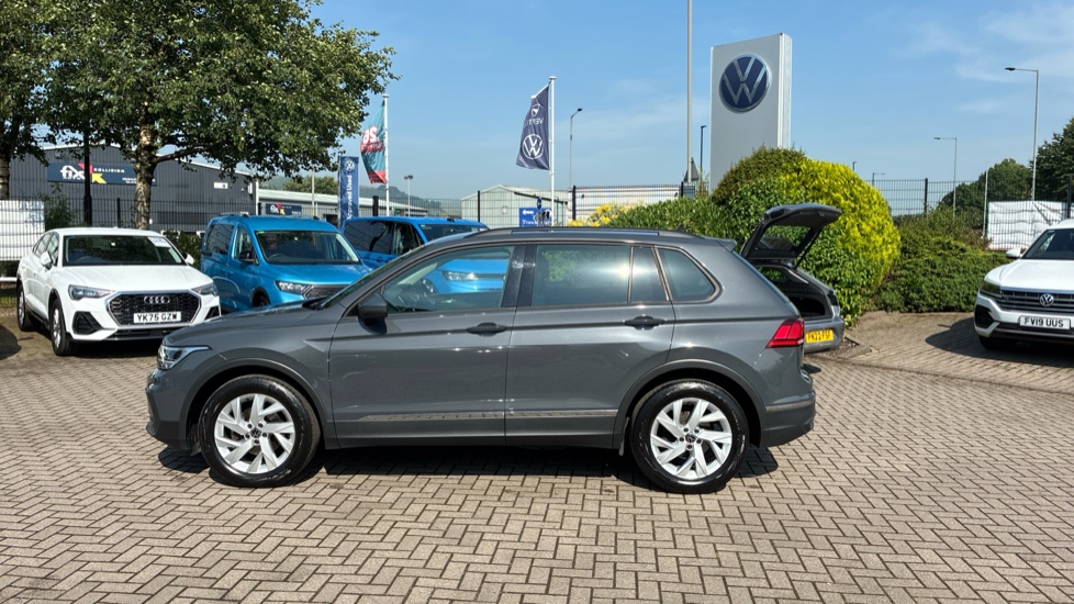 Volkswagen Tiguan 1.5 TSI 150 Life 5dr Petrol Estate - Image 45