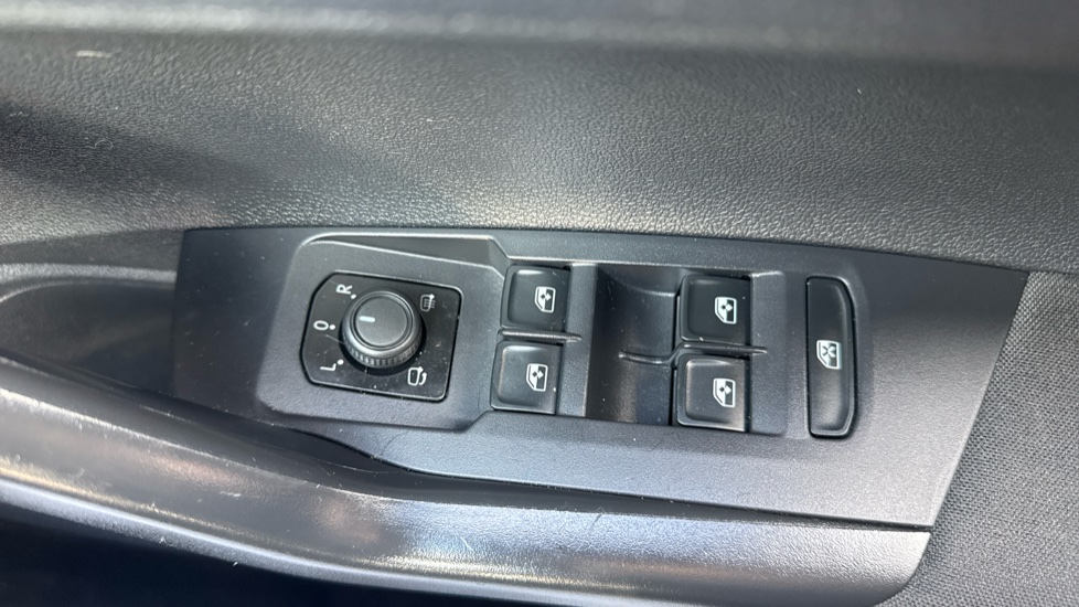 Volkswagen Taigo 1.0 TSI 110 Life 5dr Petrol Hatchback - Image 22